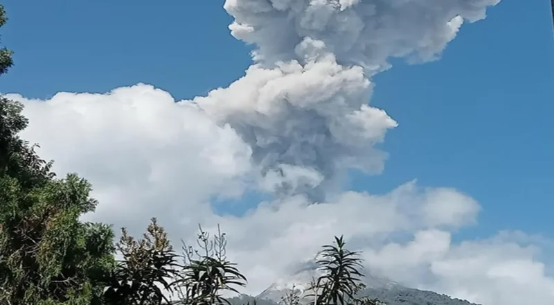 Siaga Waspada! Gunung Lewotobi Laki-laki Naik Level III Hari Ini