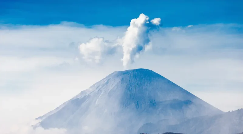 Wah, Gunung Semeru Meletus dengan Ketinggian yang Mengejutkan